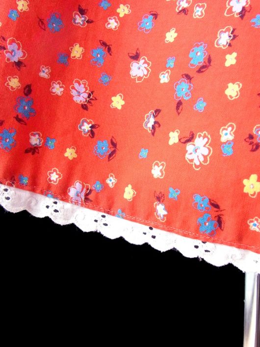 【ヨーロッパ古着】フランス買い付け 60年代製 レッド X カラフル 小花柄 裾レーステープ ヴィンテージ スカート 13FC532【おとなかわいい】