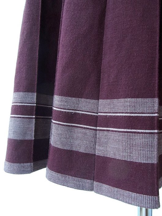 【ヨーロッパ古着】ロンドン買い付け 70年代製 バーガンディー X 生地を摘んだライン 裾元ボーダー スカート 17BS146【美品】